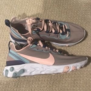 Womens Nike React tennis shoes